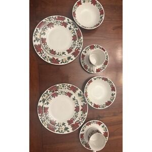 Gibson Poinsettia Cmas Holiday 2 Place Settings: Dinner, Salad,‎ Bowl, Cup & Scr